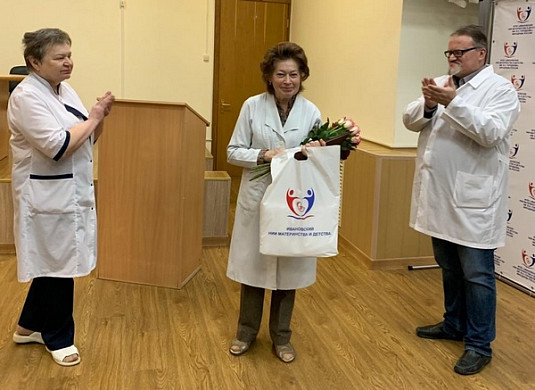  В Иванове проводили на заслуженный отдых легендарного врача-акушера 