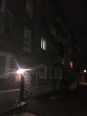 В Ивановской области дверь подъезда залепили женскими прокладками