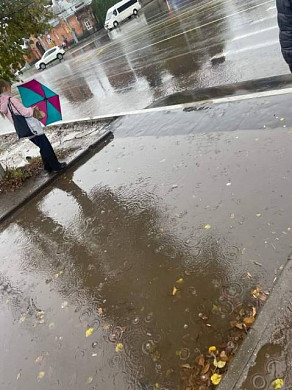 Инвалидам и молодым мама трудно перейти дорогу на ул. Громобоя