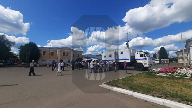 В Ивановской области выстроилась большая очередь из желающих попасть в автозак