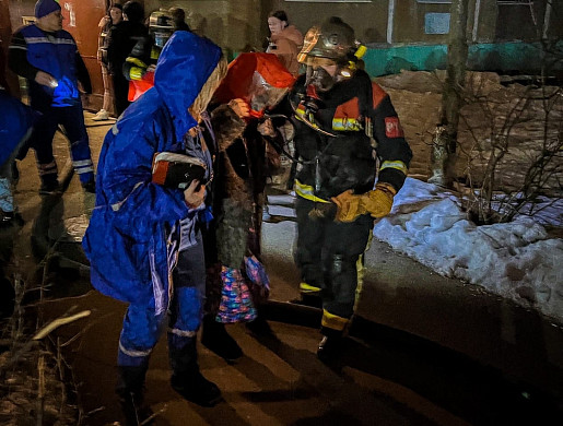  В Иванове пожарные спасли четверых детей и старушку 