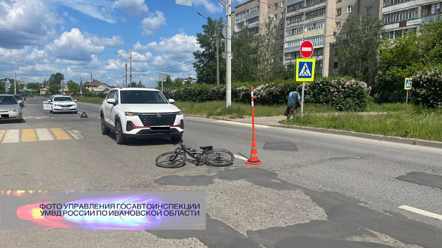 В Иванове на переходе машина сбила 13-летнего велосипедиста