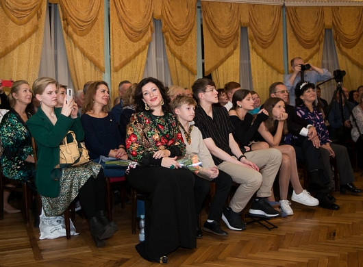  Ивановская художница стала участницей эксперимента в Центральном доме ученых 