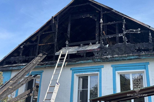 В Вичуге пламя с горящей бани перекинулось на дом