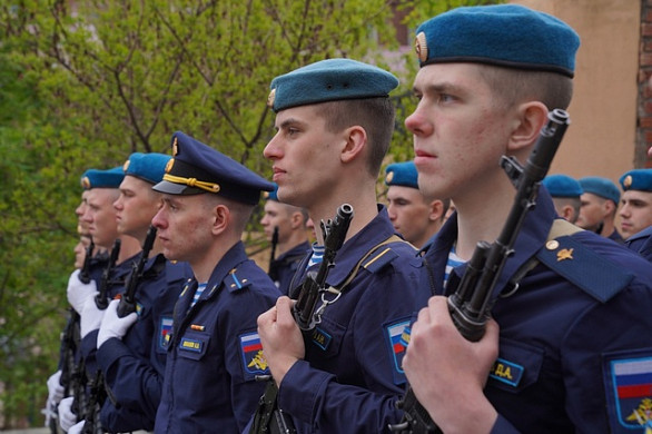 98-я гвардейская воздушно-десантная дивизия отмечает день образования
