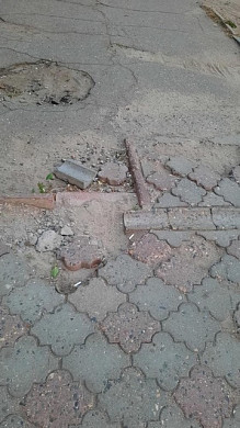 Ивановцы жалуются на разрушенные плитки на центральных улицах города