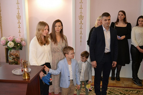  Ивановские молодожены получили частичку всероссийского семейного очага «Сердце России» 