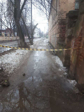 У 9-летнего мальчика, на которого в Иванове упала глыба льда, диагностировали сотрясение мозга