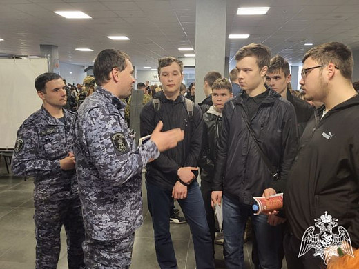 В Иванове росгвардейцы приняли участие в ярмарке вакансий