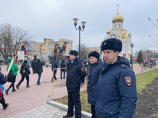 Почти 300 правоохранителей работают на праздничных мероприятиях в регионе