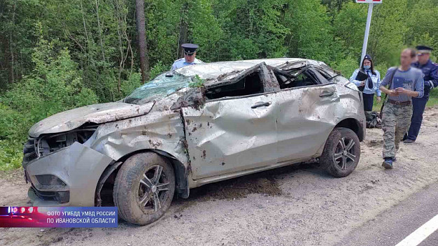  В Ивановской области перевернулась машина с тремя детьми 