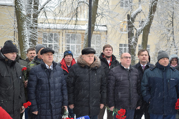  В Иванове возложили цветы в честь 45-й годовщины ввода советских войск в Афганистан 