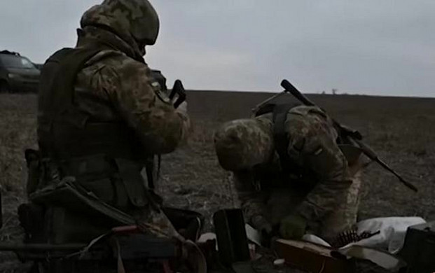 Отец младшего сержанта, находящегося в зоне СВО, жалуется, что сыну не доплачивают зарплату