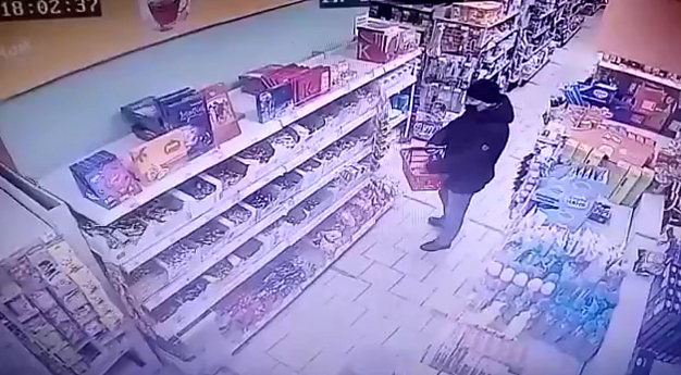 Разыскиваемый в Ивановской области магазинный вор попал на видео