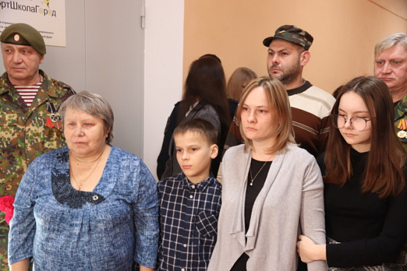 В ивановской школе №49 установили мемориальную доску погибшему на Украине Дмитрию Шлыгину