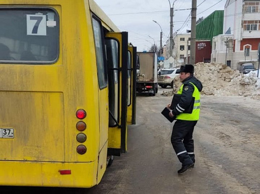Сотрудники ГИБДД проверили ивановские автобусы