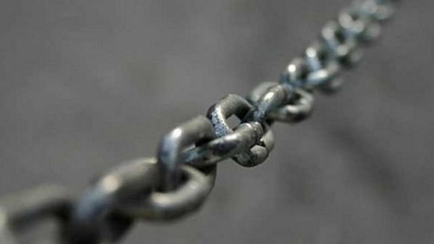 В Ивановской области мать держала свою дочь на цепи
