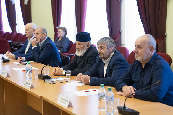Губернатор провел встречу с представителями  национально-культурных объединений