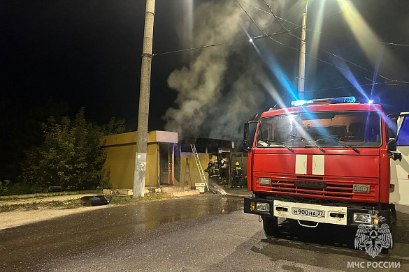 В Иванове сгорел магазин