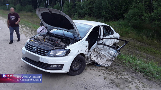 На трассе в Ивановской области отвалившееся от грузовика колесо отлетело в легковушку