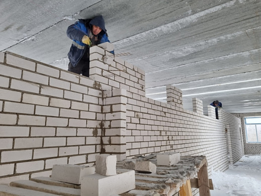  На строящейся школе в Суховке подрядчик закрывает тёплый контур 