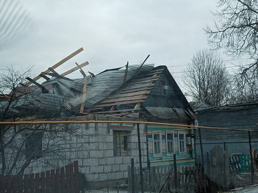 В Ильинском-Хованском из-за шквалистого ветра пострадал жилой дом