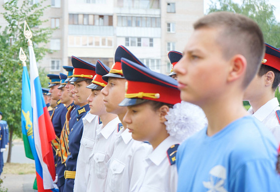 В Иванове установили памятную доску Герою России Владимиру Зозулину