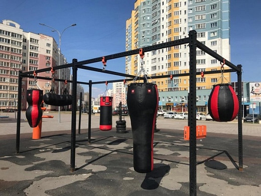 На спортплощадке в «Московском» появились новые антивандальные мешки