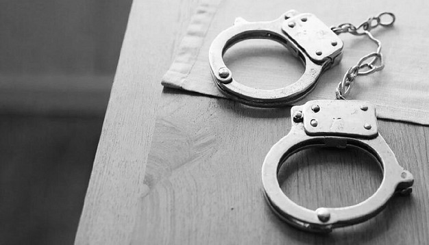 Под стражу заключен житель Шуи, напавший на полицейских с ножом и гвоздодером