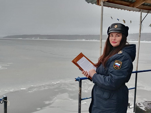 В Плесе подняли еще один затонувший дебаркадер