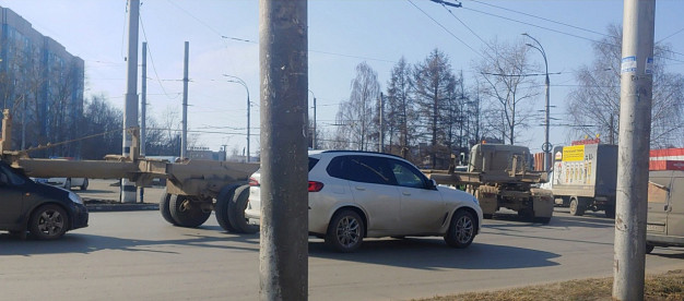 В Иванове водитель легковушки попал в ДТП с трубой 