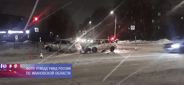 В Иванове на улице Демьяна Бедного столкнулись два ВАЗа