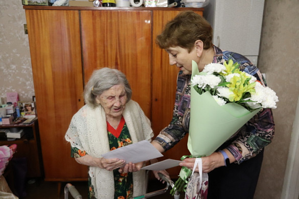 В Иванове со 100-летним юбилеем поздравили Зинаиду Константиновну Макарову
