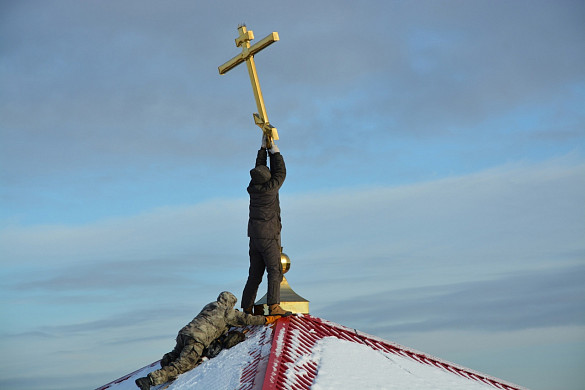 На старинном храме в селе Воскресенское установили крест