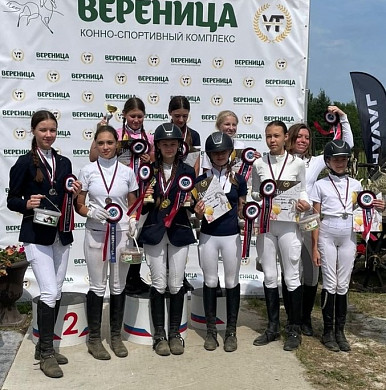 12 золотых медалей завоевали ивановские всадники на межрегиональных соревнованиях 