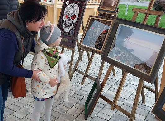 Жители Пучежского района показали в Юрьевце сыр, картины, косоворотку и кокошник