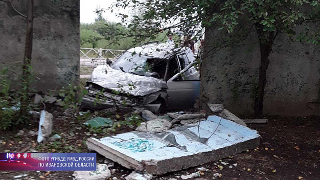  В Ивановской области водитель ВАЗа снес бетонный забор 