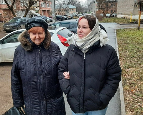Пенсионерка из Иванова, потерявшая зрение 10 лет назад, помогает волонтерам