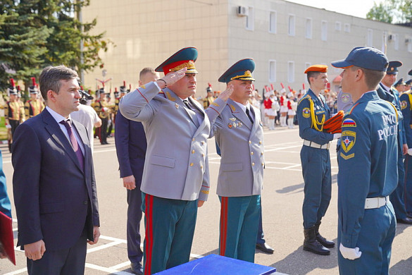 В День знаний глава МЧС России принял присягу курсантов ивановской пожарно-спасательной академии 