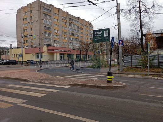 Водители большегрузов  продолжают  сносить знаки на пл. Победы в Иванове