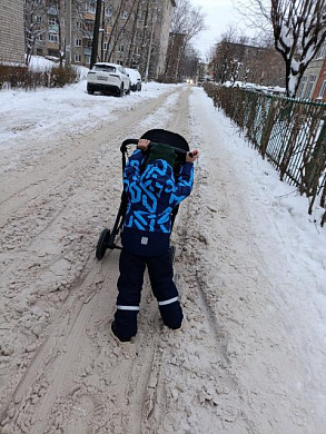 Детям трудно пройти в детский сад на Лежневской