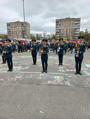 У ТЦ «Ясень» в Иванове развернули лагерь с техникой МЧС и полевой кухней