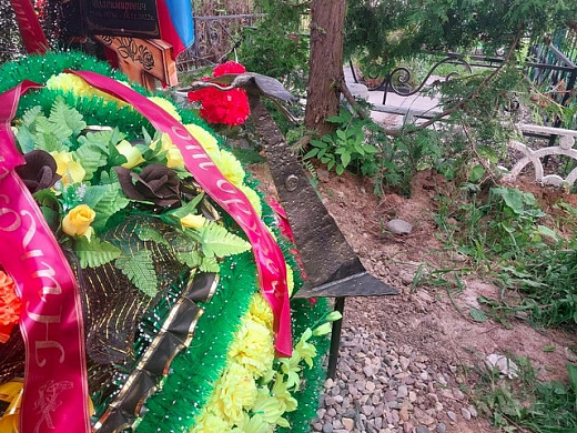 Два кованых журавля от мастера из Южи установлены на могилы родниковцев, пoгибших  в зоне СВО