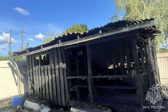 В Шуе из-за газовой горелки вспыхнул сарай