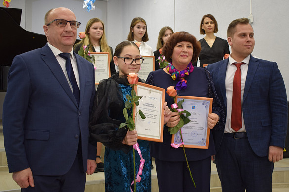 В Иванове вручили премии детям и педагогам за достижения в культуре