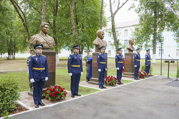 На Северном аэродроме открыли  Аллею Российской Славы