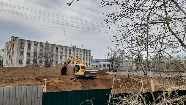 Возле вокзала начато строительство многоквартирного дома