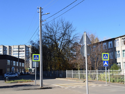  Около ивановской школы убрали опасный столб 
