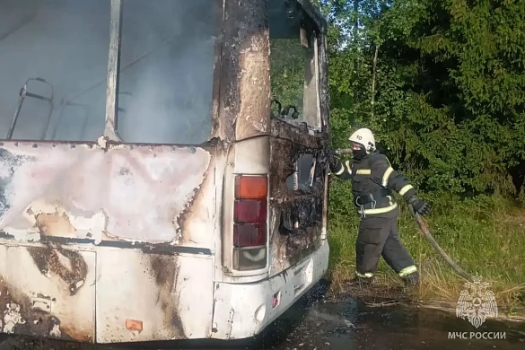 В Фурмановском районе вспыхнул автобус