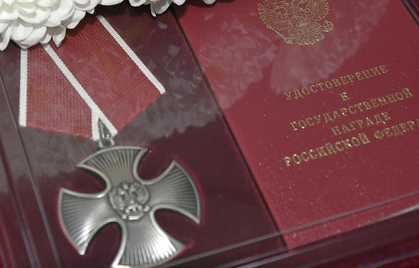 Через суд и приставов: посмертная награда героя СВО вернулась к законному наследнику 